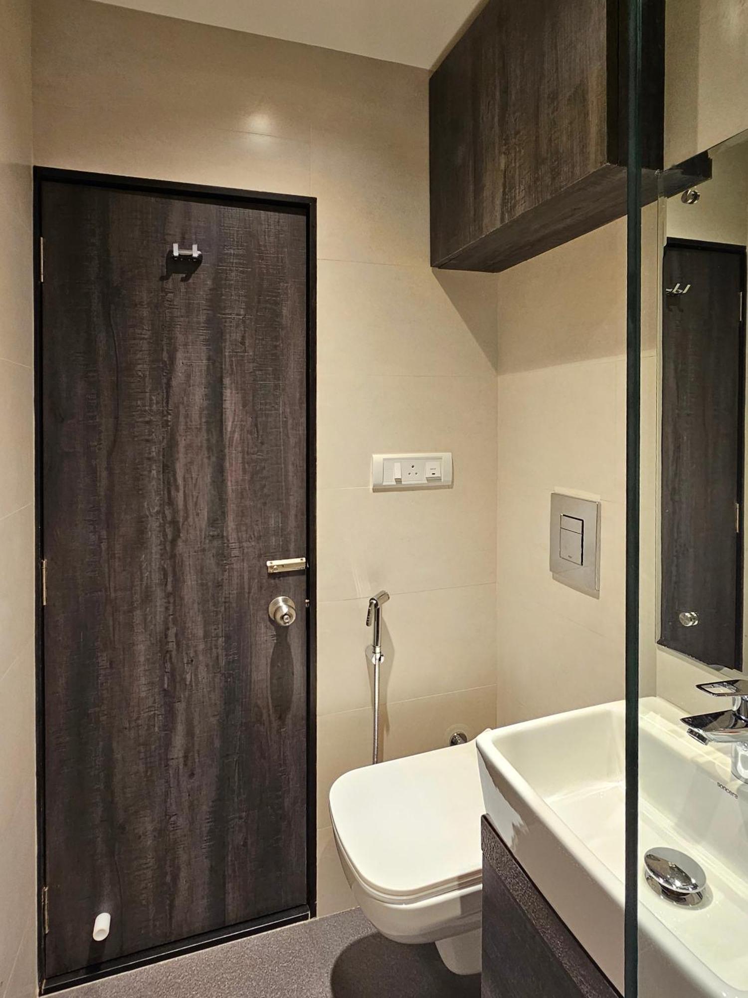 Hotel Kumkum Мумбай Екстериор снимка