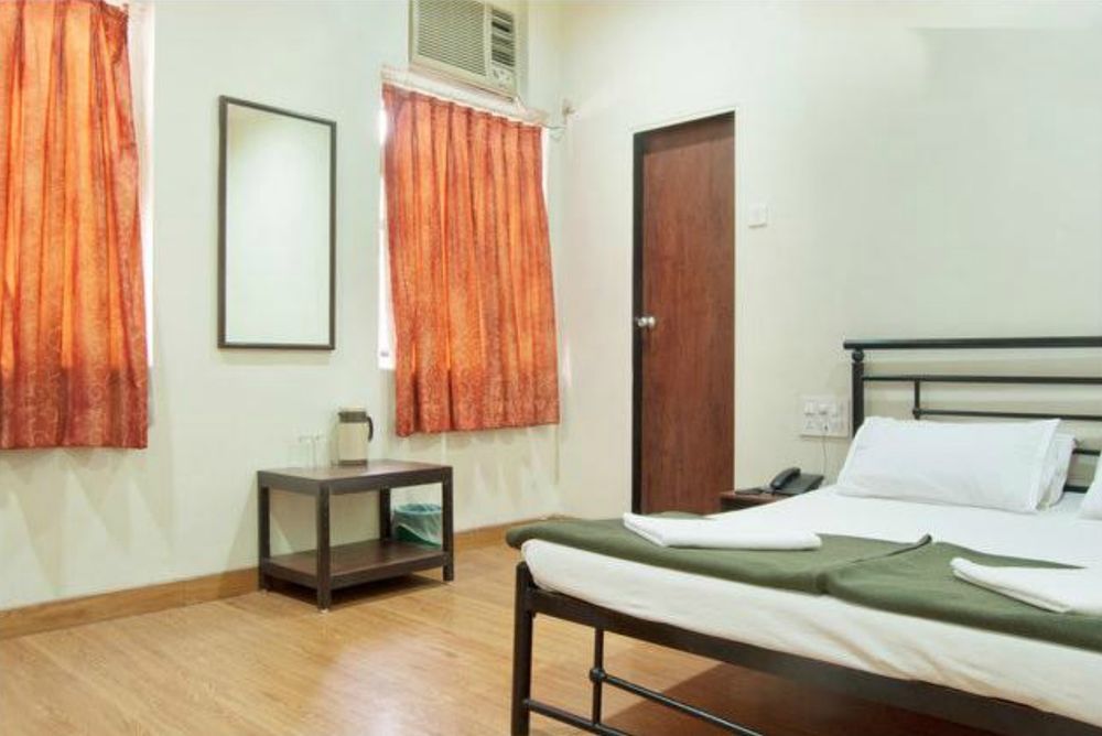 Hotel Kumkum Мумбай Екстериор снимка