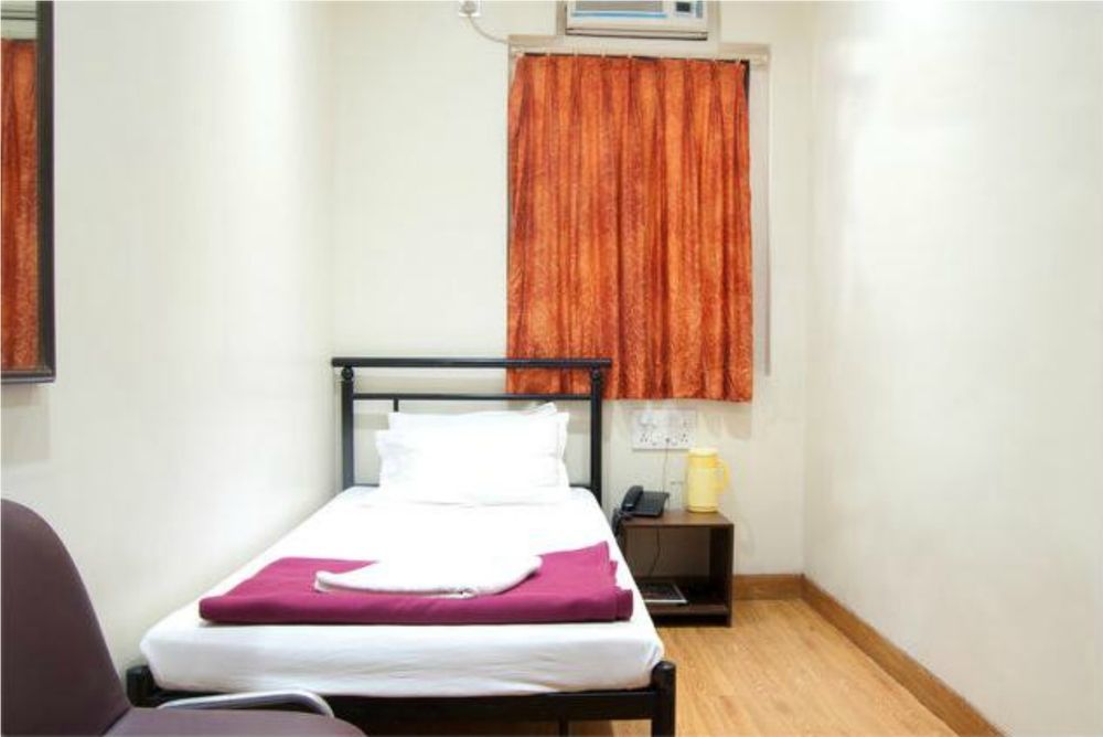 Hotel Kumkum Мумбай Екстериор снимка