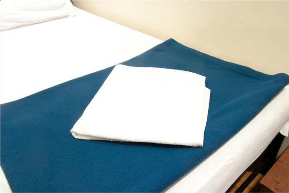 Hotel Kumkum Мумбай Екстериор снимка