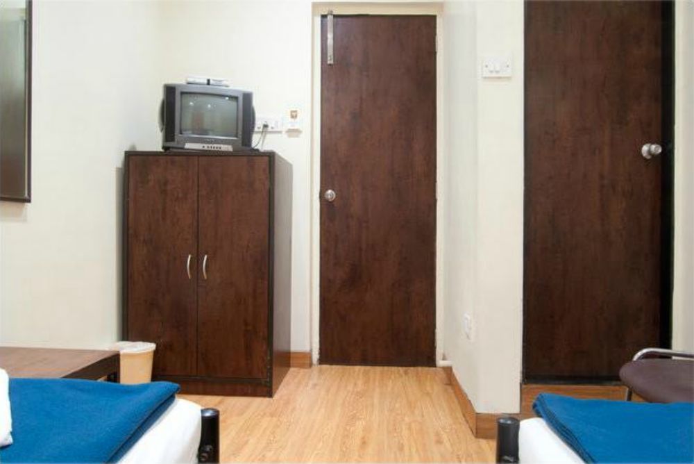 Hotel Kumkum Мумбай Екстериор снимка