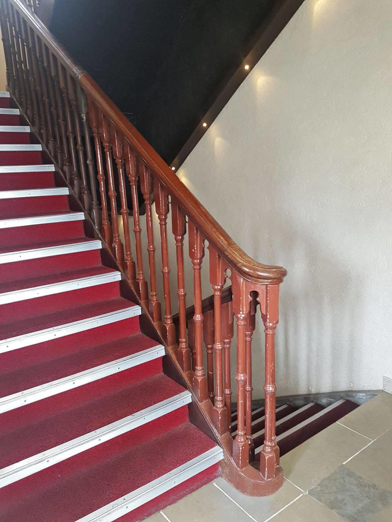 Hotel Kumkum Мумбай Екстериор снимка