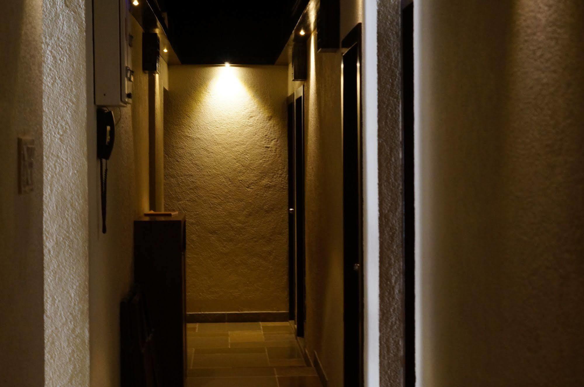 Hotel Kumkum Мумбай Екстериор снимка